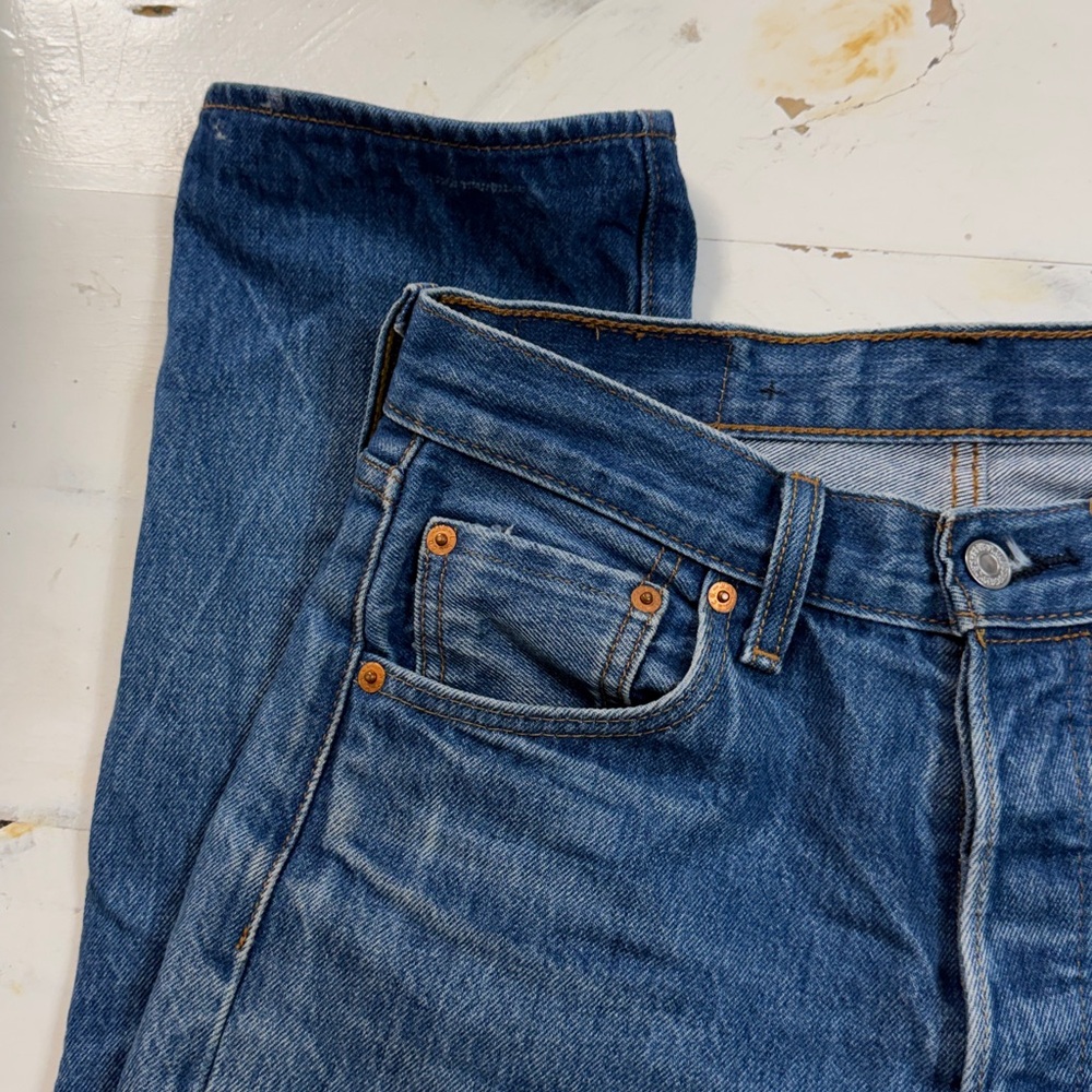 Levi's Button Fly Jeans - Picture 3 of 11